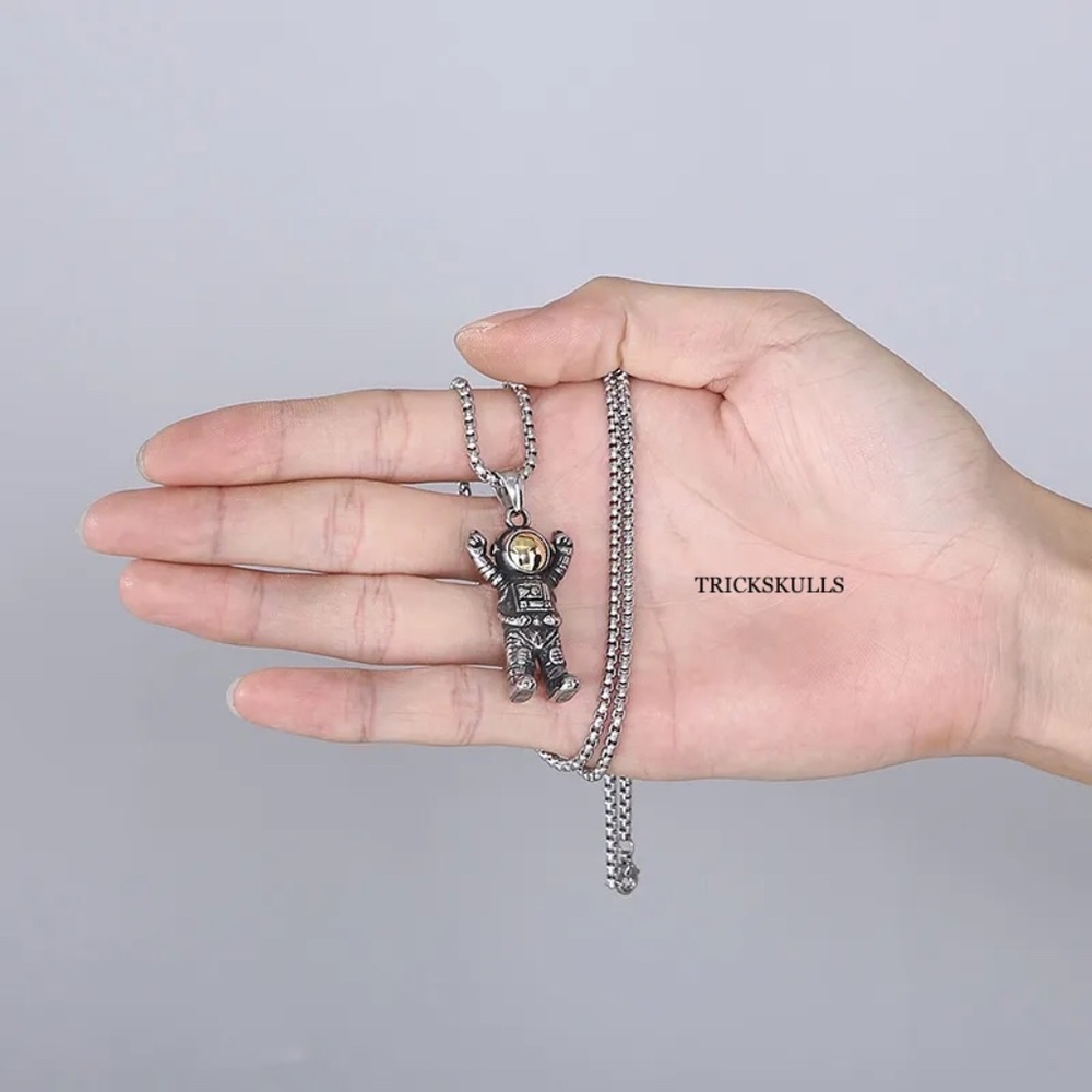 Retro Victory Astronaut Spaceman 316 Stainless Steel Pendant 60cm Box Chain - Picture 4 of 8